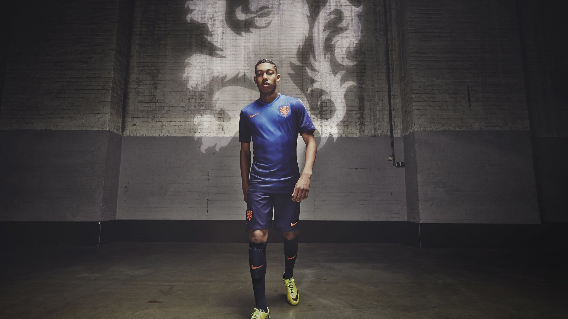 萨默·麦金托什后程加速逆转对手夺金，麦金托什海报